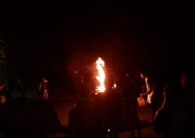 Acara Pesta Malam Tahun Baru 2014 - 2015 di Ubud Camp Api Unggun